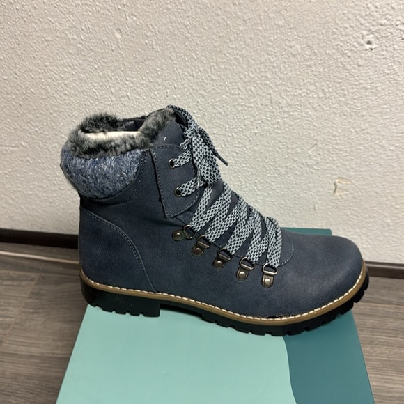 Cliffs by White Mountain Women's Prized Lace-Up Hiker Booties - Picture 5 of 6